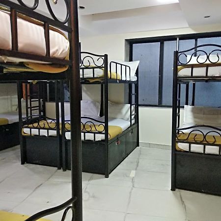 מומביי Bandra Dormitory Only For Indian מראה חיצוני תמונה