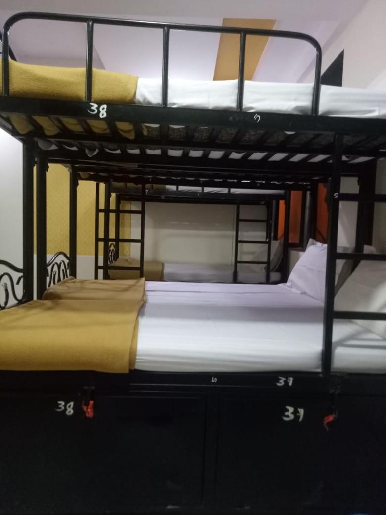מומביי Bandra Dormitory Only For Indian מראה חיצוני תמונה