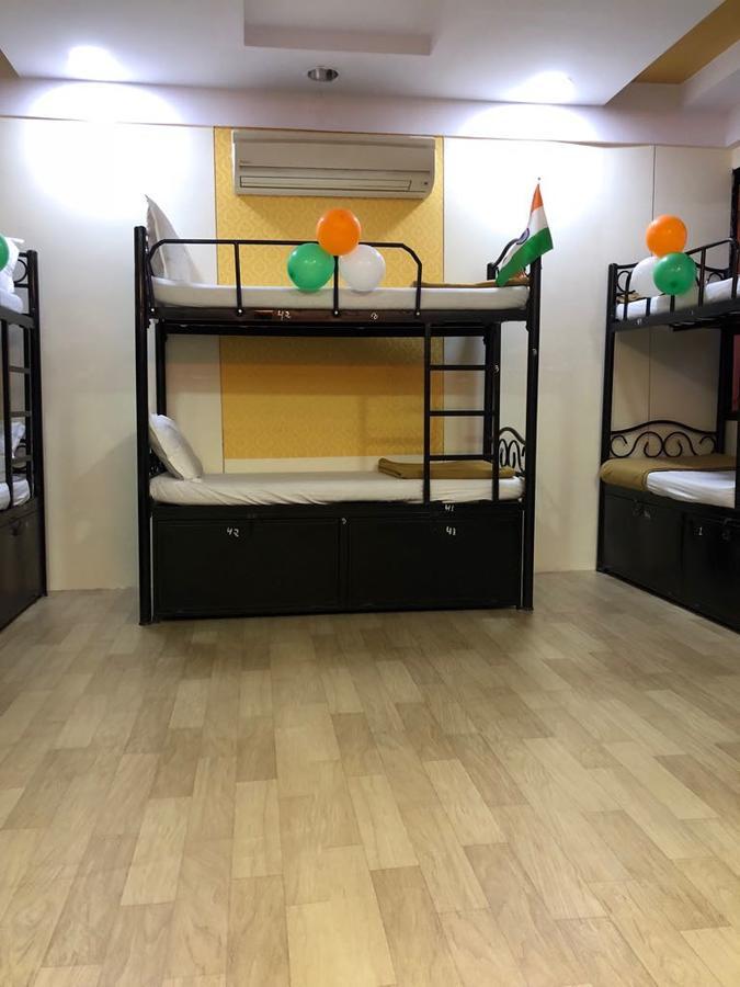 מומביי Bandra Dormitory Only For Indian מראה חיצוני תמונה