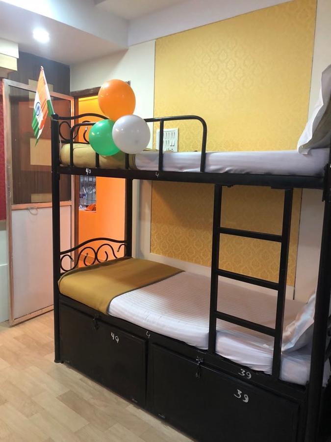 מומביי Bandra Dormitory Only For Indian מראה חיצוני תמונה