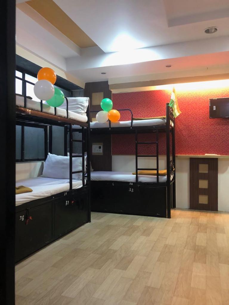 מומביי Bandra Dormitory Only For Indian מראה חיצוני תמונה