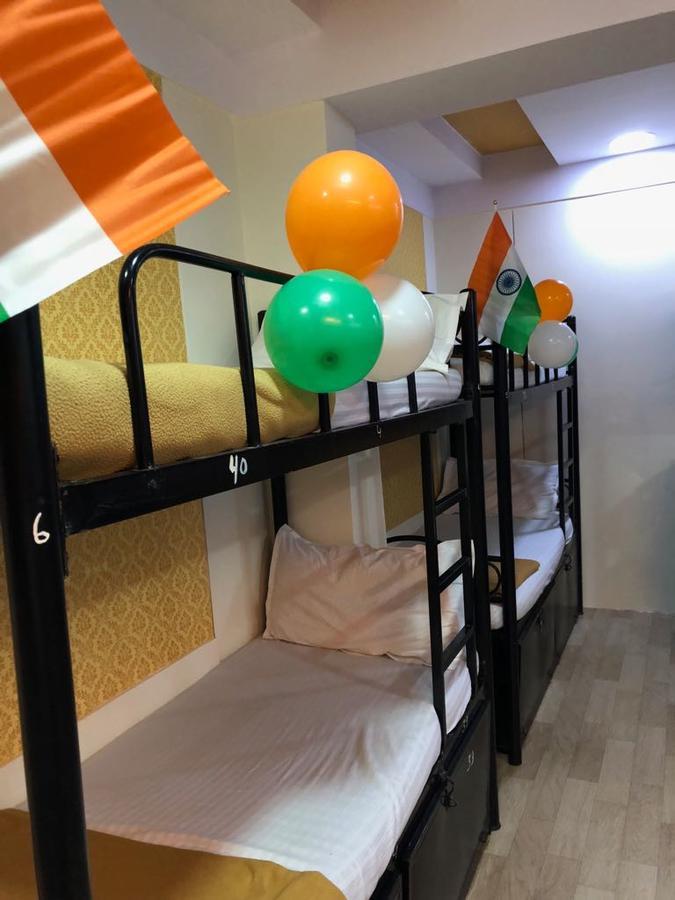 מומביי Bandra Dormitory Only For Indian מראה חיצוני תמונה