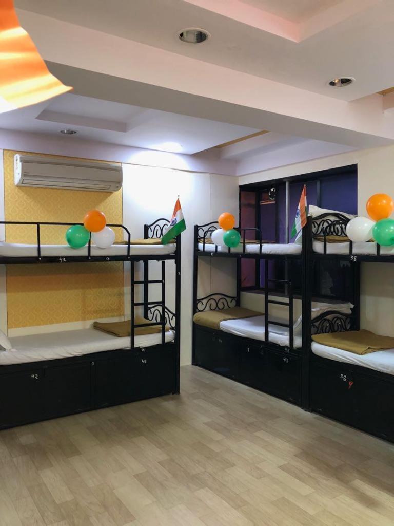מומביי Bandra Dormitory Only For Indian מראה חיצוני תמונה
