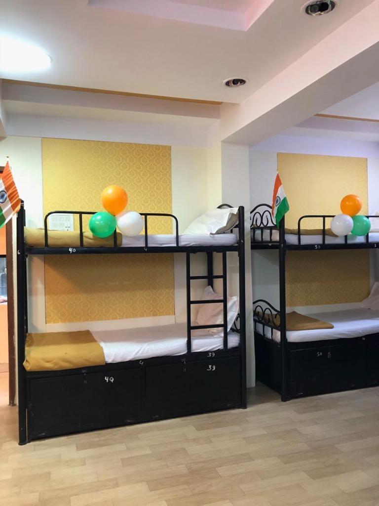 מומביי Bandra Dormitory Only For Indian מראה חיצוני תמונה