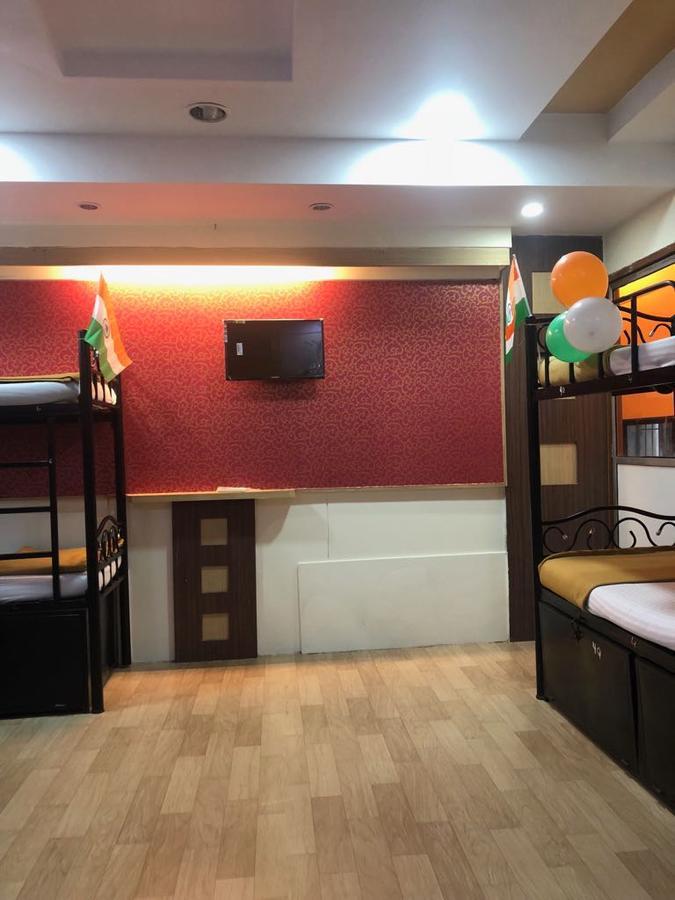 מומביי Bandra Dormitory Only For Indian מראה חיצוני תמונה