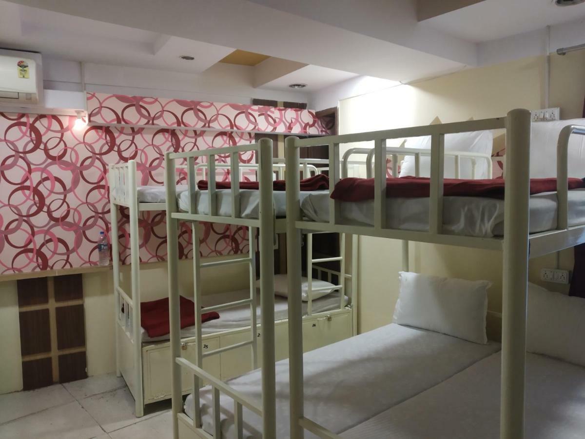 מומביי Bandra Dormitory Only For Indian מראה חיצוני תמונה